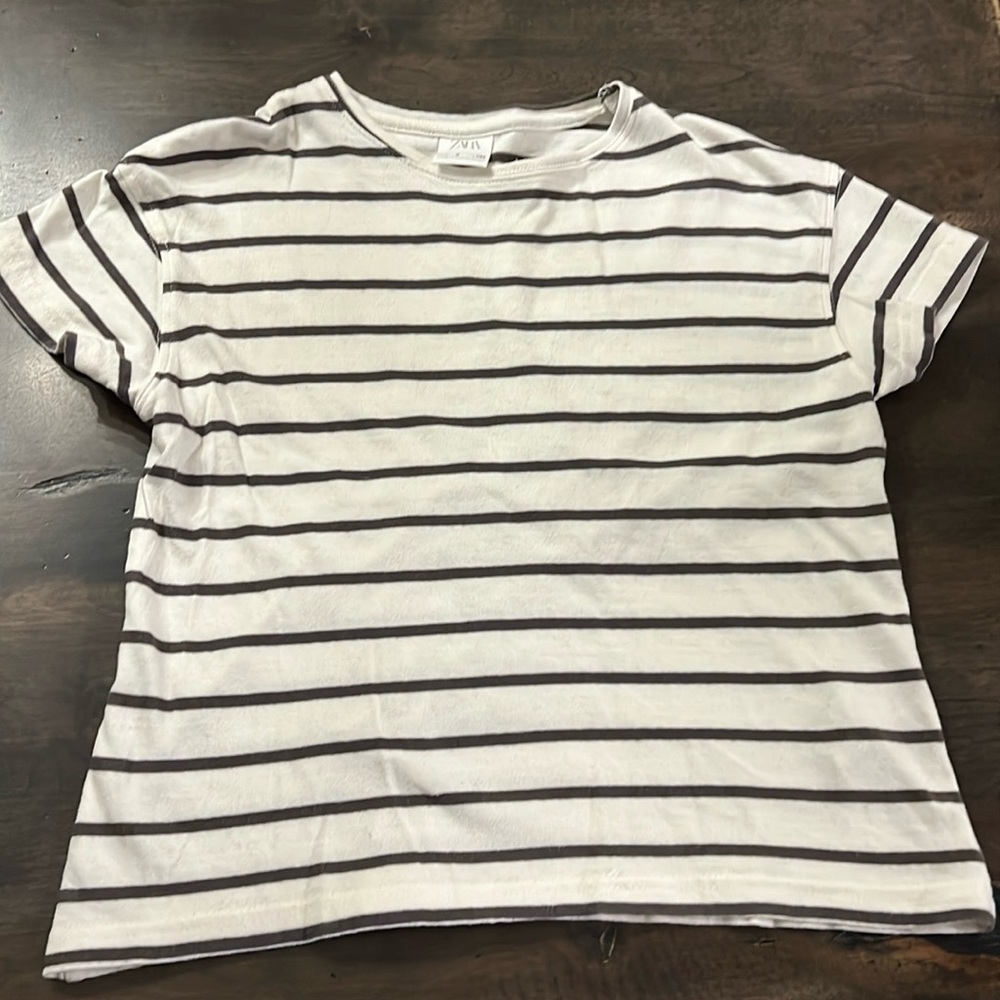 Zara girls striped T-shirt. Size 9. EUC